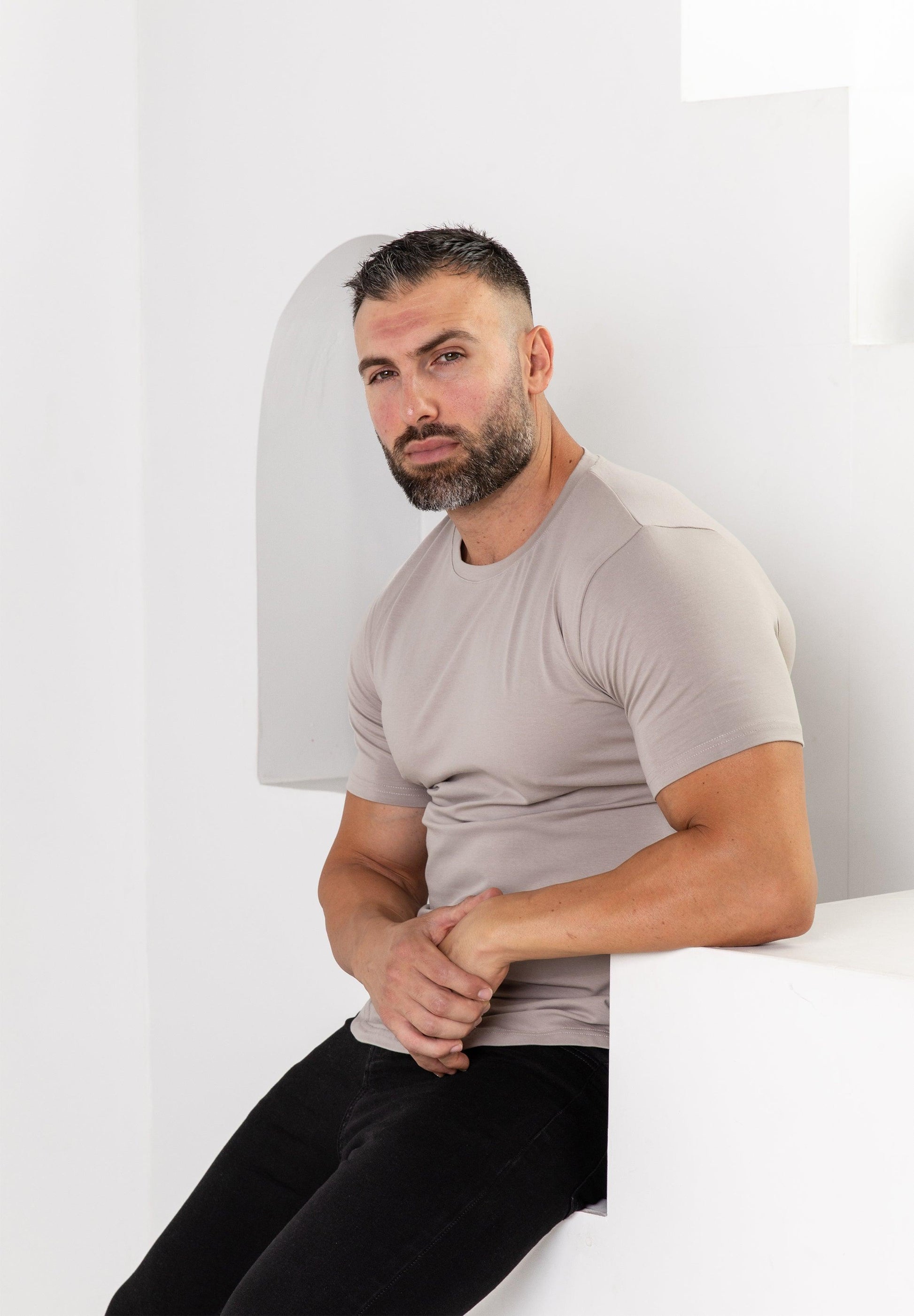 Basic Muscle Fit T-Shirt Stone - Curved Hem - Don Milyon